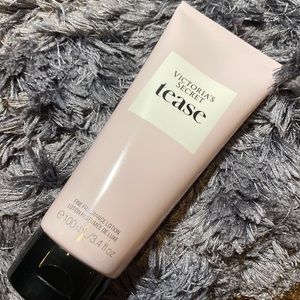 VICTORIA’S SECRET TEASE!